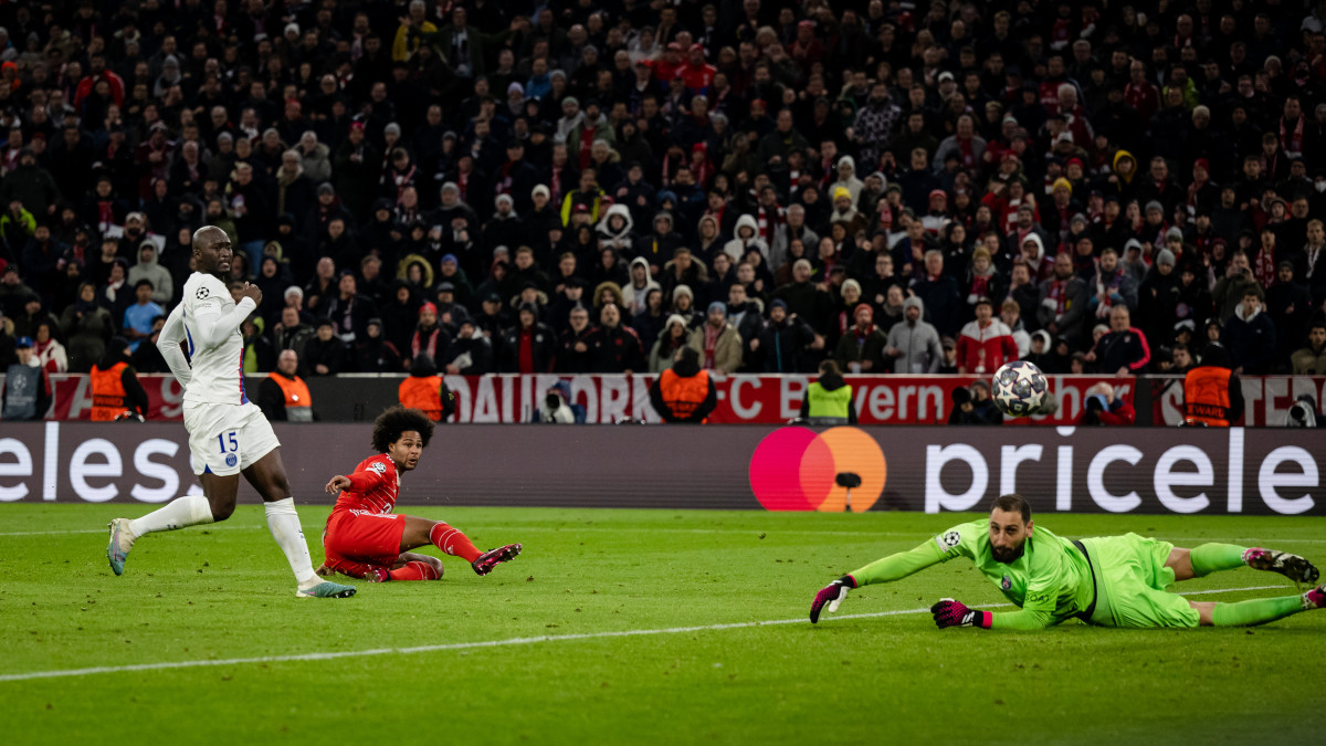 MUNICH, GERMANY - MARCH 08: Serge Gnabry of Munich scores his teams second goal against Gianluigi Donnarumma (R) and Danilo Pereira (L) of Paris during the UEFA Champions League round of 16 leg two match between FC Bayern MĂźnchen and Paris Saint-Germain at Allianz Arena on March 08, 2023 in Munich, Germany. (Photo by Helge Prang - GES Sportfoto/Getty Images)