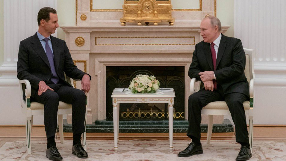 Bassár el-Aszad szíriai elnök Moszkvában, Vlagyimir Putyin orosz elnökkel tárgyal. Forrás: Twitter/sebastian usher