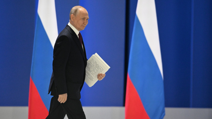 Vlagyimir Putyin: a frontkatonák hat hónap alatt kaphatnak orosz állampolgárságot