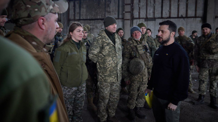 Döbbenetes videón, ahogy szétlőnek az oroszok egy ukrán sorházat