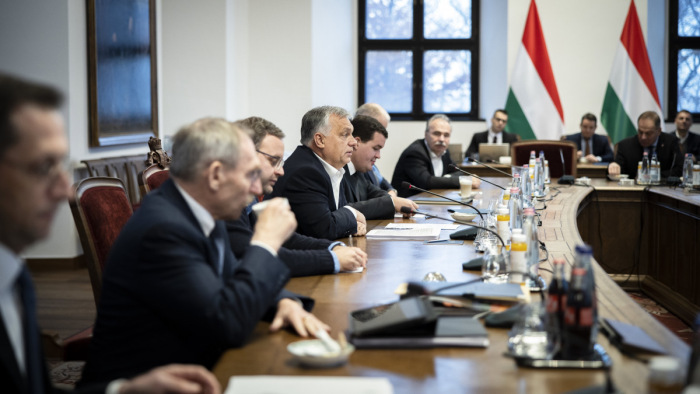 Amint hazatér a NATO-csúcsról Orbán Viktor, összeül a kormány - értesülés