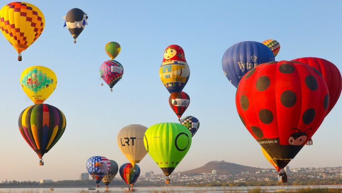 Kigyulladt a hőlégballon a szülinapozó családdal, a kislány kiugrott, csak ő élte túl – megrendítő videó