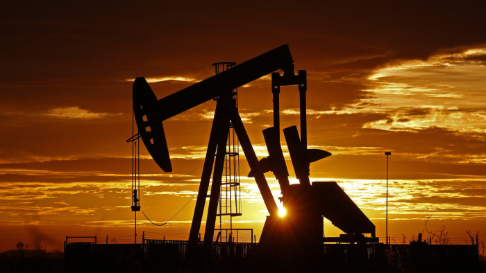 India szerint ha nem vennének orosz olajat, a jelenlegi duplája lenne a világpiaci ár