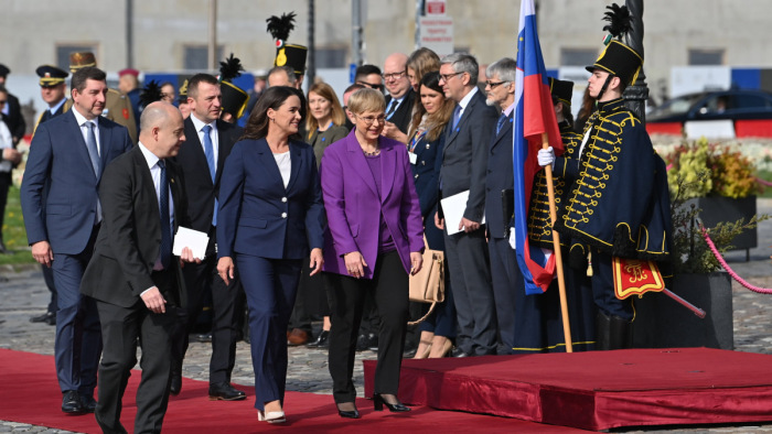 Novák Katalin: nem fogjuk a férjeinket és a fiainkat a harctérre küldeni