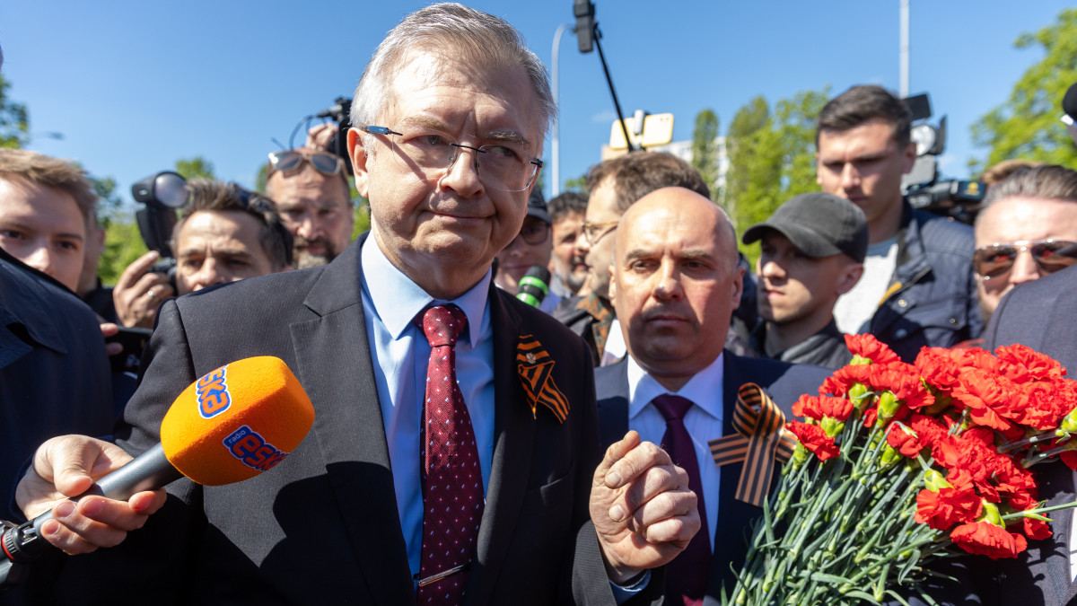 Russian Ambassador to Poland Sergey Andreev blocked by Euromaidan-Warsaw activists during an attempt to lay a wreath at the Cemetery-Mausoleum of Soviet Soldiers in Warsaw on World War II Victory Day.   Warsaw, Poland, on May 09, 2023NO USE POLAND (Photo by Andrzej Iwanczuk/NurPhoto via Getty Images)