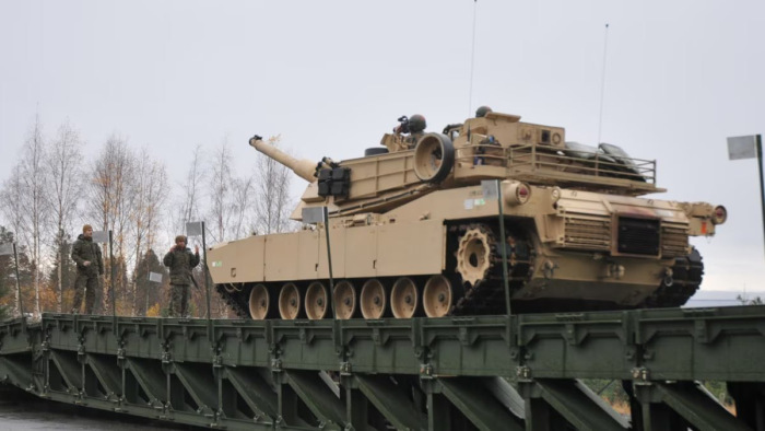 Tankok tucatjainak megsemmisítéséről számolt be az orosz katonai szóvivő