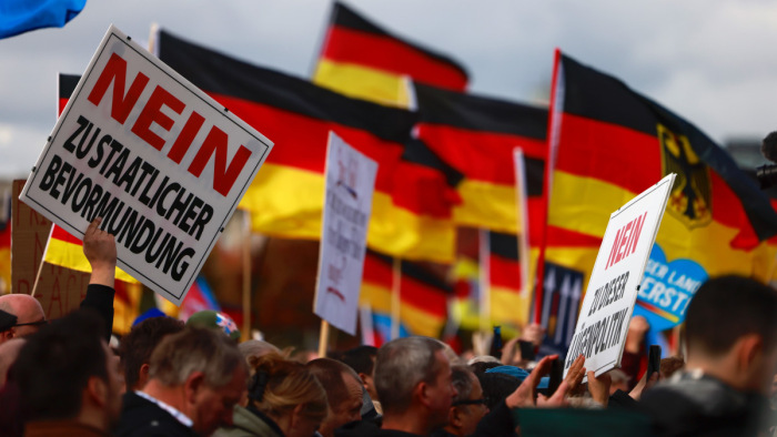 Németország harcban áll: betiltottak egy nácinak mondott szervezetet
