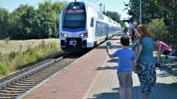 Focistadionos helyfoglalási rendszert vezetnek be a balatoni vonatokra