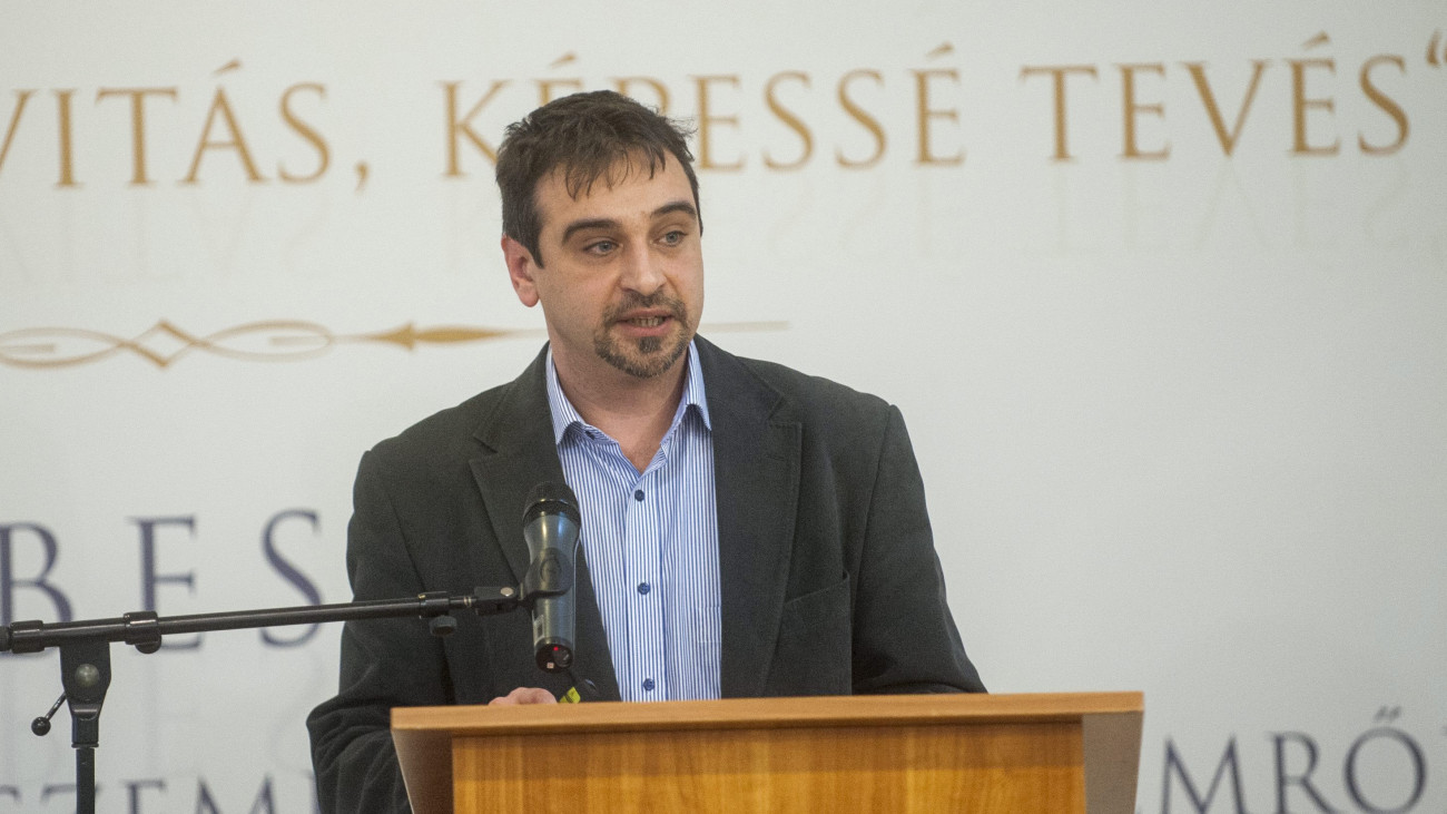 Kincses Áron, a Központi Statisztikai Hivatal (KSH) főosztályvezető-helyettese a Szegénység Magyarországon címmel tartott konferencián a budapesti Kesztyűgyár Közösségi Házban 2015. február 10-én.