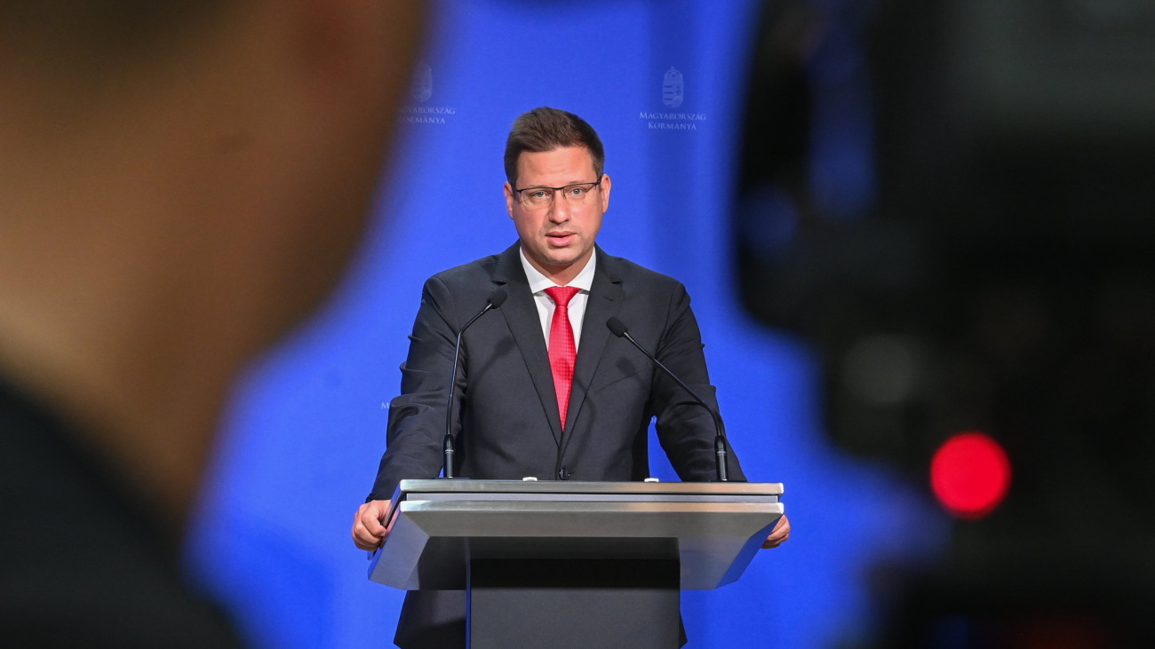 Gulyás Gergely Miniszterelnökséget vezető miniszter a Kormányinfó sajtótájékoztatón a Miniszterelnöki Kabinetiroda épületében 2023. július 6-án.