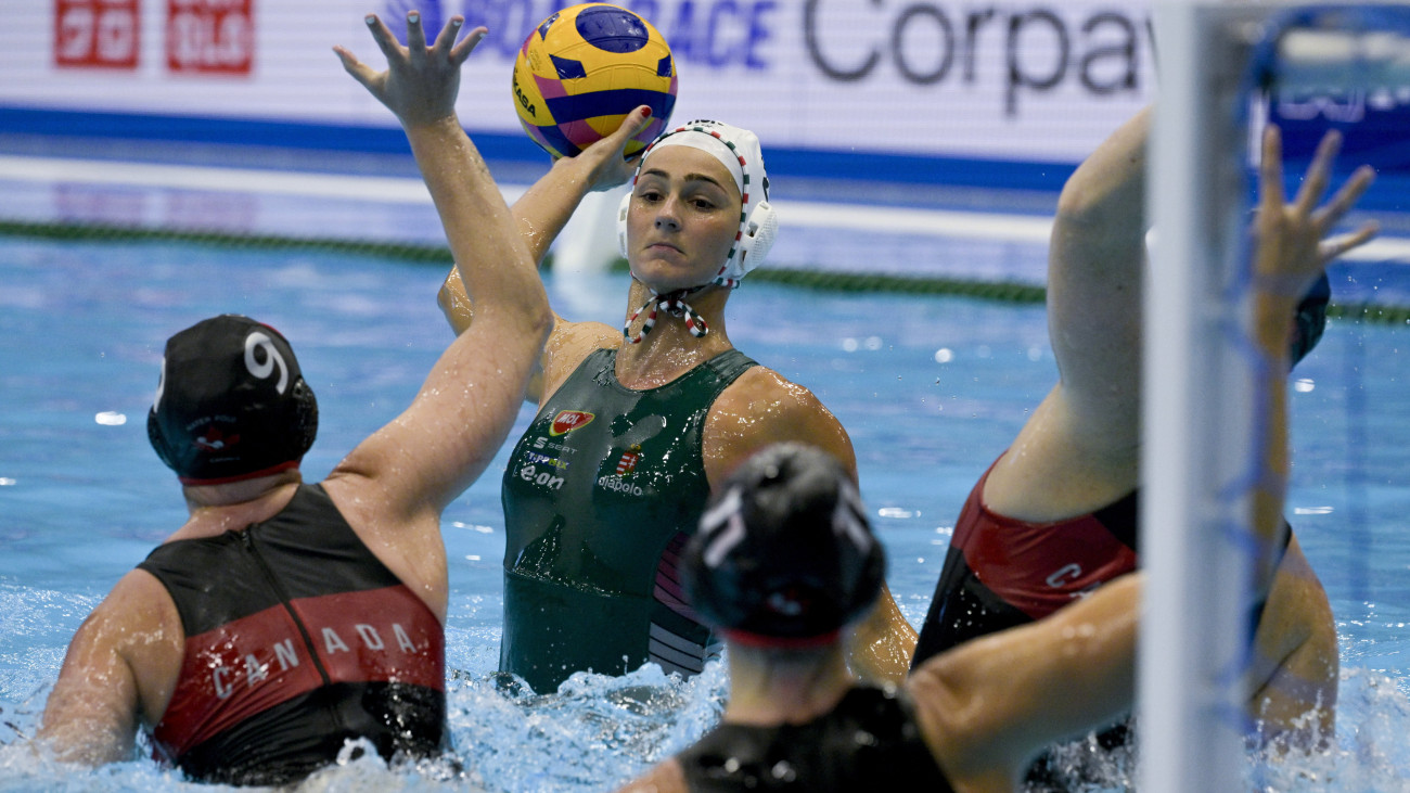 Szilágyi Dorottya a női vízilabdatorna csoportkörének első fordulójában játszott Magyarország-Kanada mérkőzésen a fukuokai vizes világbajnokságon 2023. július 16-án. A magyar válogatott 11-10-re legyőzte a kanadai csapatot.