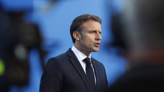 Feloszlatott nemzetgyűlés: az elemző szerint előre menekülhet Emmanuel Macron