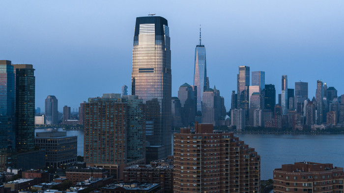 Kigyulladt egy felhőkarcoló New Yorkban – videó