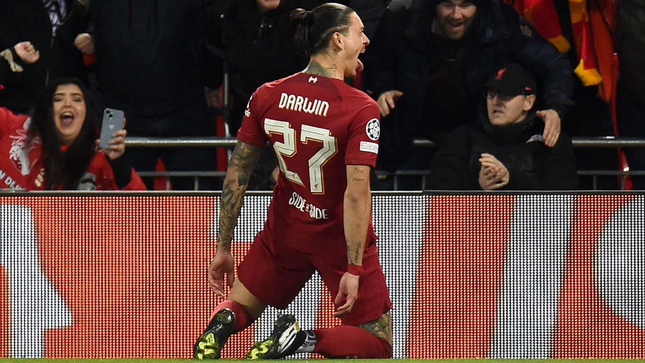 Darwin Nunez, a Liverpool játékosa ünnepli gólját a labdarúgó Bajnokok Ligája nyolcaddöntőjének Liverpool - Real Madrid első mérkőzésén a liverpooli Anfield Stadionban 2023. február 21-én.