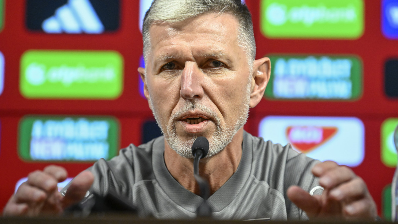 Jaroslav Silhavy szövetségi kapitány a cseh labdarúgó-válogatott sajtótájékoztatóján a budapesti Puskás Arénában 2023. szeptember 9-én. A cseh válogatott Magyarország csapata ellen felkészülési mérkőzést játszik Budapesten szeptember 10-én.