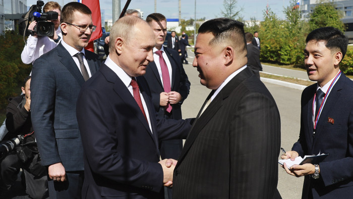 Kim Dzsong Un teljes támogatásáról biztosította a háborúhoz Vlagyimir Putyint