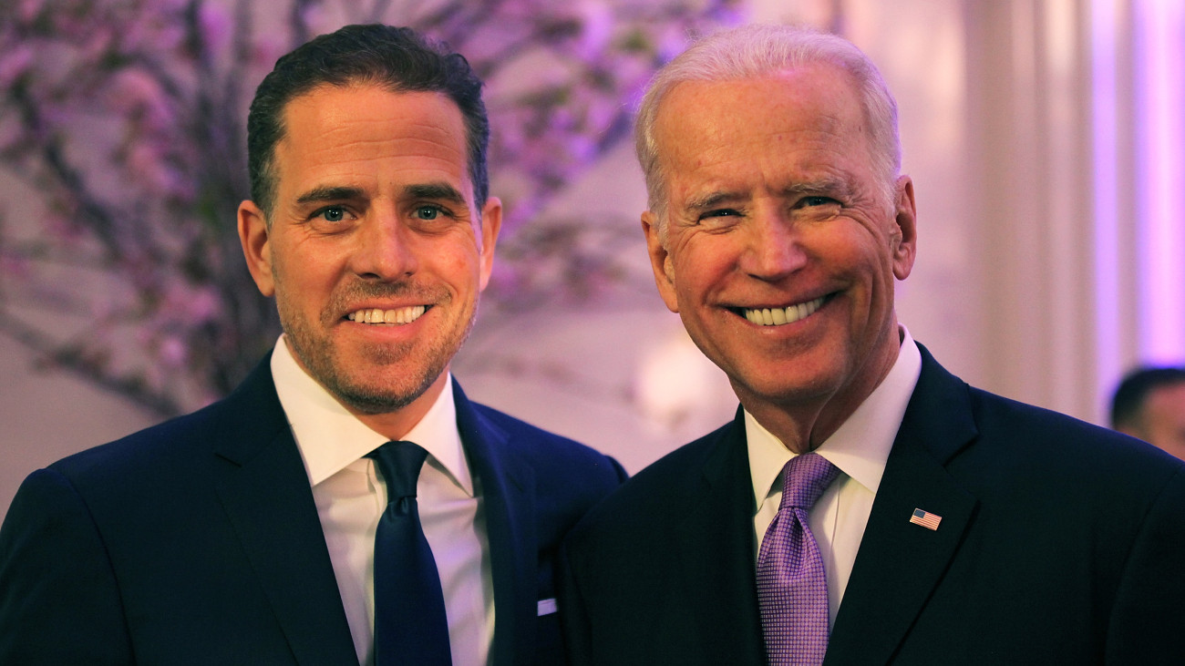 WASHINGTON, DC - APRIL 12: World Food Program USA Board Chairman Hunter Biden (L) and U.S. Vice President Joe Biden attend the World Food Program USAs Annual McGovern-Dole Leadership Award Ceremony at Organization of American States on April 12, 2016 in Washington, DC.  (Photo by Teresa Kroeger/Getty Images for World Food Program USA)