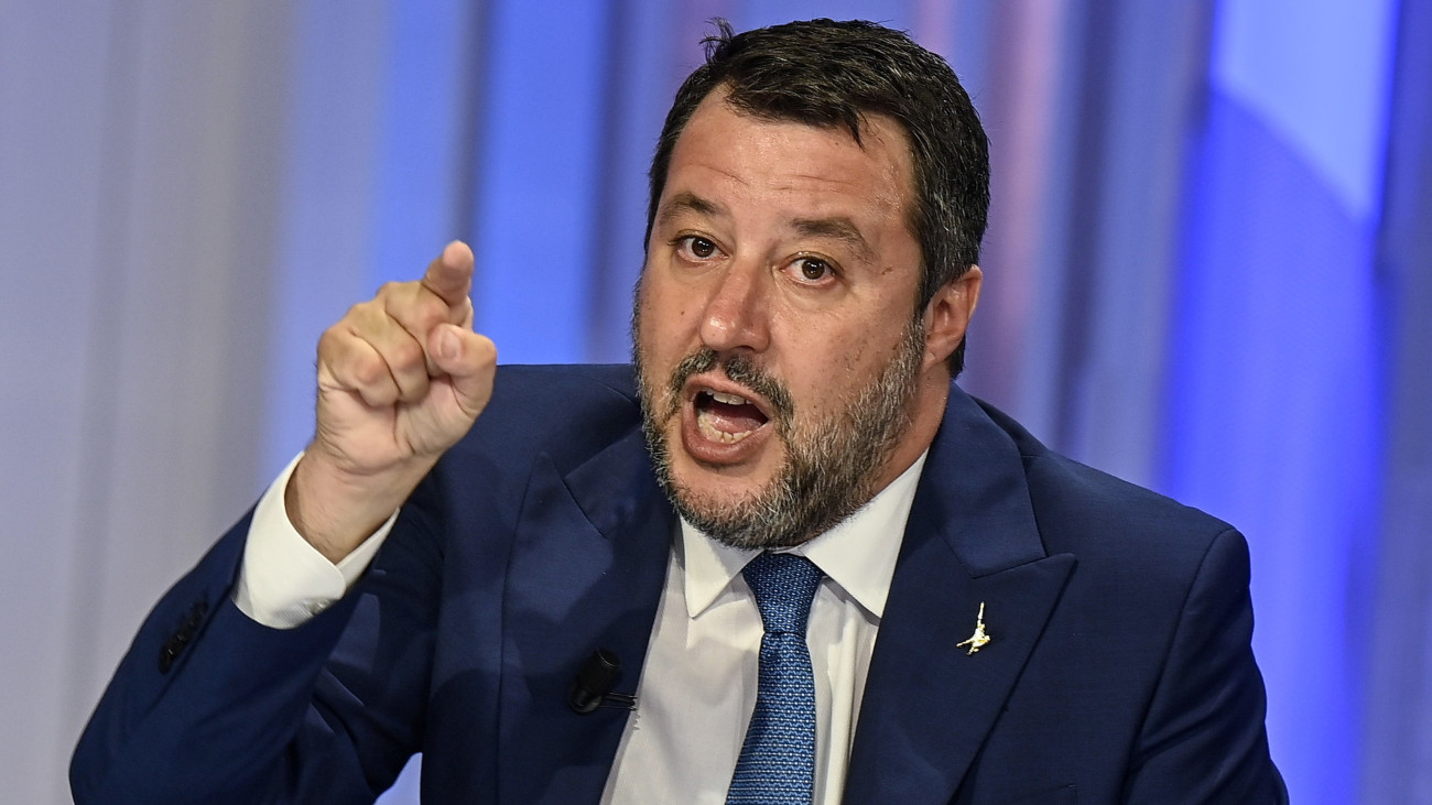Matteo Salvini, a Liga olasz kormánypárt elnöke az olasz közszolgálati televízió, a Rai Uno Porta a Porta című műsorában Rómában 2022. június 15-én.