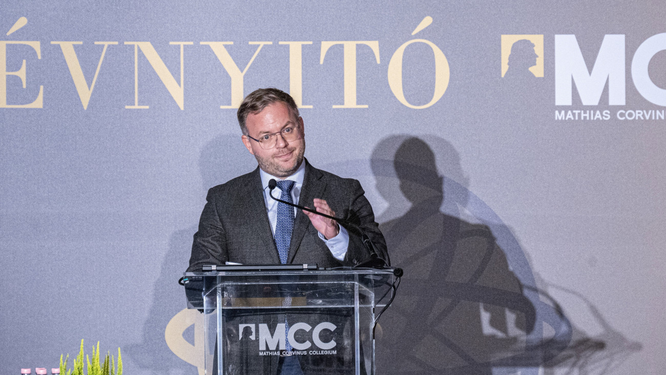 Orbán Balázs, az MCC kuratóriumának elnöke, a miniszterelnök politikai igazgatója beszédet mond a Mathias Corvinus Collegium (MCC) központi tanévnyitó ünnepségén Budapesten 2023. szeptember 19-én.