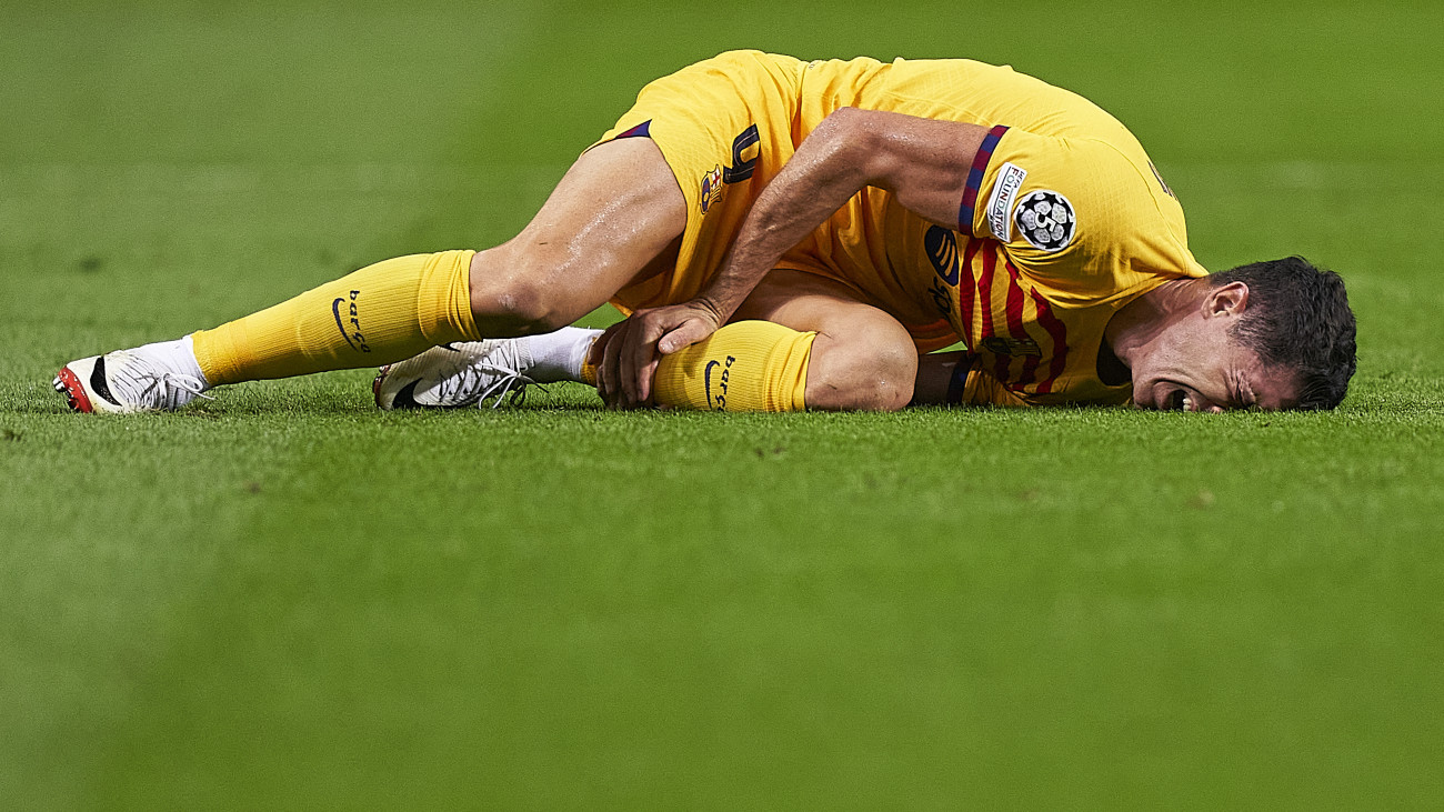 PORTO, PORTUGAL - OCTOBER 04:  Robert Lewandowski of FC Barcelona reacts during the UEFA Champions League match between FC Porto and FC Barcelona at Estadio do Dragao on October 04, 2023 in Porto, Portugal. (Photo by Jose Manuel Alvarez/Quality Sport Images/Getty Images)