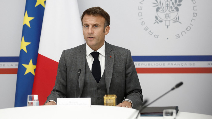Ukrajna: durva háborús fordulat lehetőségéről beszélt a francia elnök