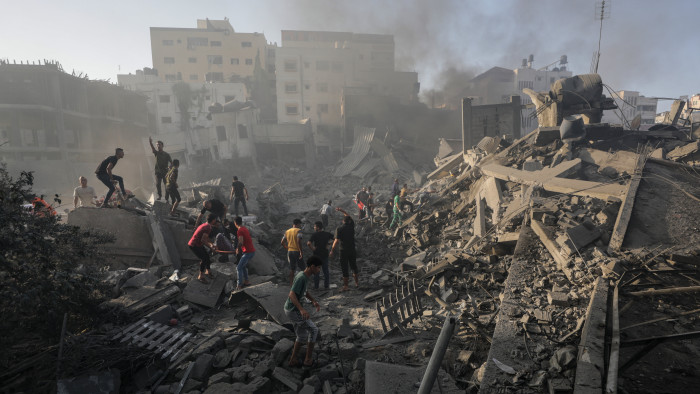 Túszokat mutogatott a Hamász - percről percre a gázai háborúról