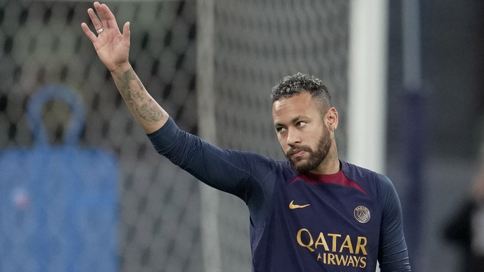 Üzent Neymar az újabb sérülése után