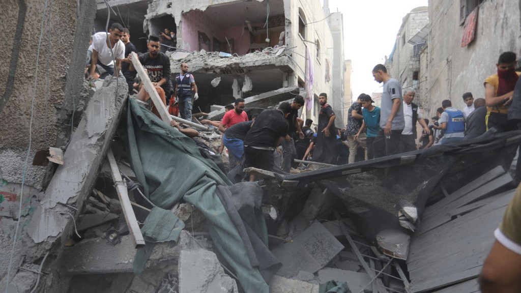 RAFAH, GAZA - NOVEMBER 11: Search and rescue operations continue at the area as the Israeli attacks continue on its 36th day in Rafah, Gaza on November 11, 2023. (Photo by Abed Rahim Khatib/Anadolu via Getty Images)
