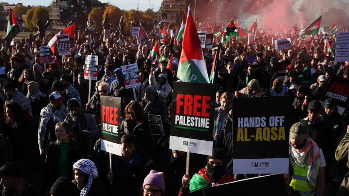 Kőkemény fellépés Nagy-Britanniában, 14 évet lehet kapni a Hizb ut-Tahrirért