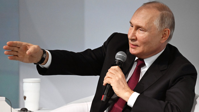 Vlagyimir Putyin: a Nyugat az államok szuverenitása ellen használja az emberi jogok doktrínáját
