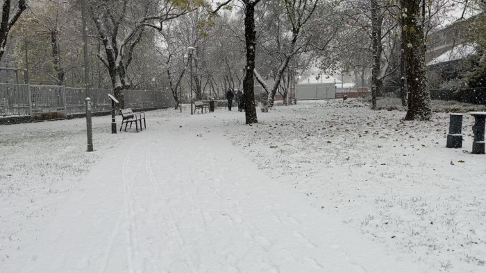 Ilyen a Budapestet és az ország északi részét fehérbe borító havazás - videó, fotók