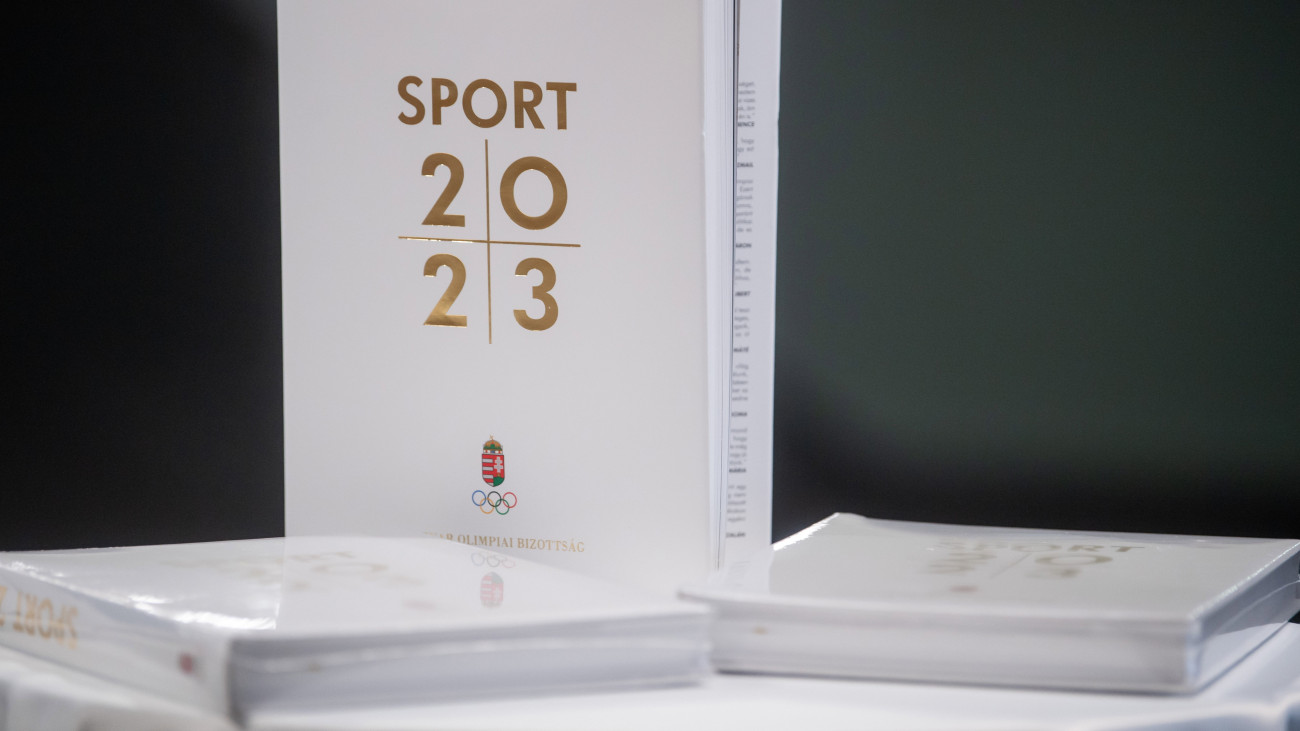 A Sport 2023 évkönyv a bemutatón a Magyar Testnevelési és Sporttudományi Egyetem Dr. Koltai Jenő Sportközpontjában 2023. december 1-jén. Az idei esztendő sportsikereit, felejthetetlen pillanatait felelevenítő Sport 2023 évkönyv a Magyar Olimpiai Bizottság (MOB) kiadásában, a sportért felelős államtitkárság támogatásával, a Magyar Sportújságírók Szövetsége (MSÚSZ) Nagy Béla Programjának keretében jelent meg.