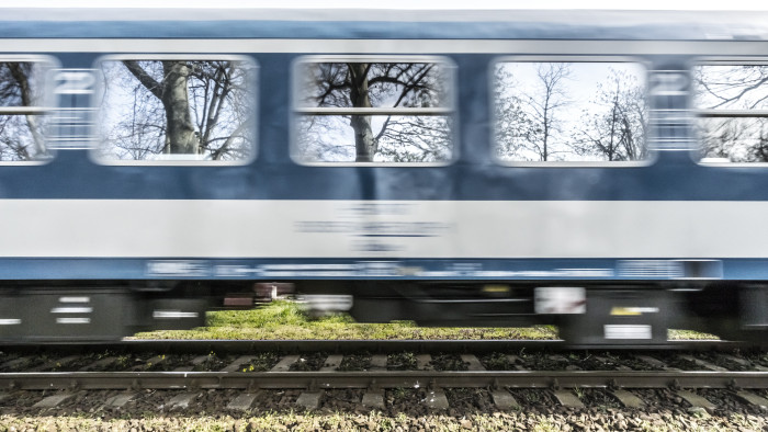 Halál a síneken - újból gázolt a vonat