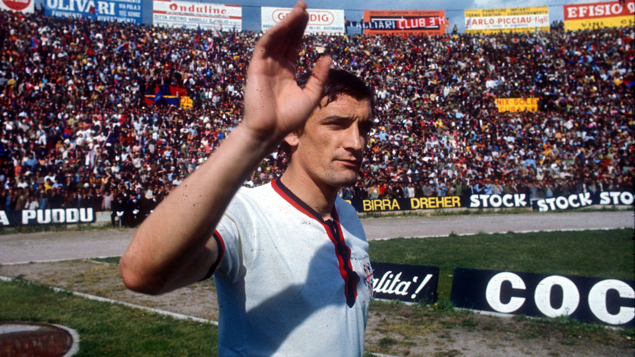 The Italian footballer Luigi Gigi Riva at Cagliari ca. 1970. (Photo by: HUM Images/Universal Images Group via Getty Images)