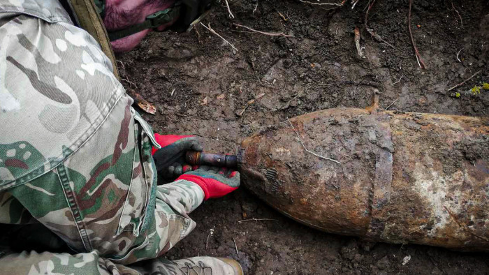 Százkilós szovjet bombára bukkantak - képek