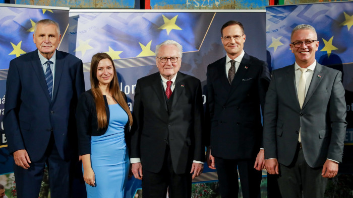 A Jobbik elnöke is Brüsszelben folytatná