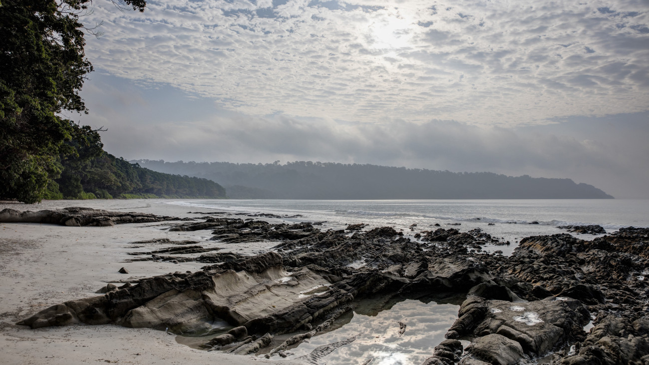 Beach and rock scenery. Jalakara Villa Hotel, Andaman and Nicoar Islands, India. Architect: Ajith Andagere, 2016.. (Photo by: Ed Reeve/View Pictures/Universal Images Group via Getty Images)