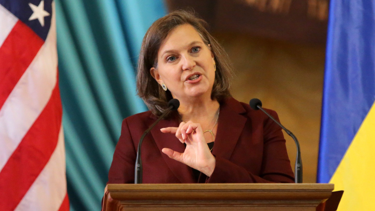 Kijev, 2014. október 7.Victoria Nuland, az amerikai külügyminisztérium európai és eurázsiai ügyekért felelős államtitkár-helyettese a Tarasz Sevcsenko Kijevi Nemzeti Egyetem diákjai előtt tart előadást  2014. október 7-én. (MTI/EPA/Tecjana Zenkovics)