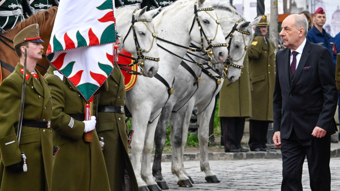 Beiktatták Sulyok Tamást