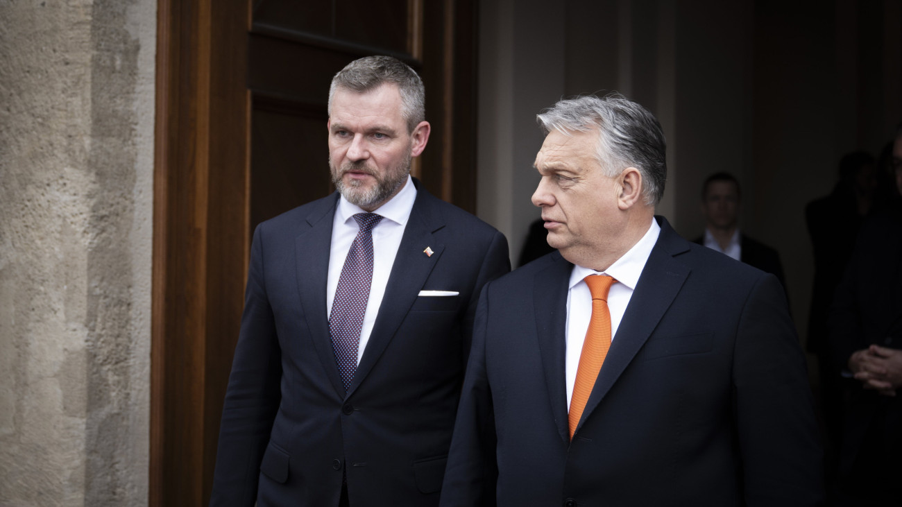 A Miniszterelnöki Sajtóiroda által közreadott képen Orbán Viktor miniszterelnök (j) fogadja Peter Pellegrinit, a szlovák parlament, a nemzeti tanács elnökét a Karmelita kolostorban 2024. március 11-én.