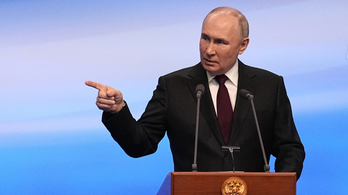 Putyin azt kérte, hogy a nukleáris csapásokat hiába senki ne emlegesse