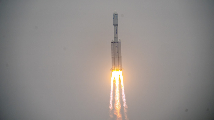 Kínai rakéta vette célba a Hold „sötét oldalát”