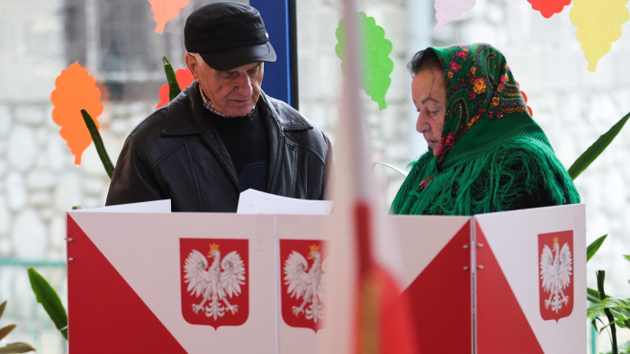 Fontos döntést kell meghoznia most a lengyeleknek