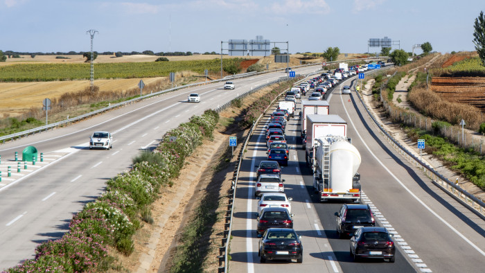 Óriási a dugó az M1-esen Győr közelében