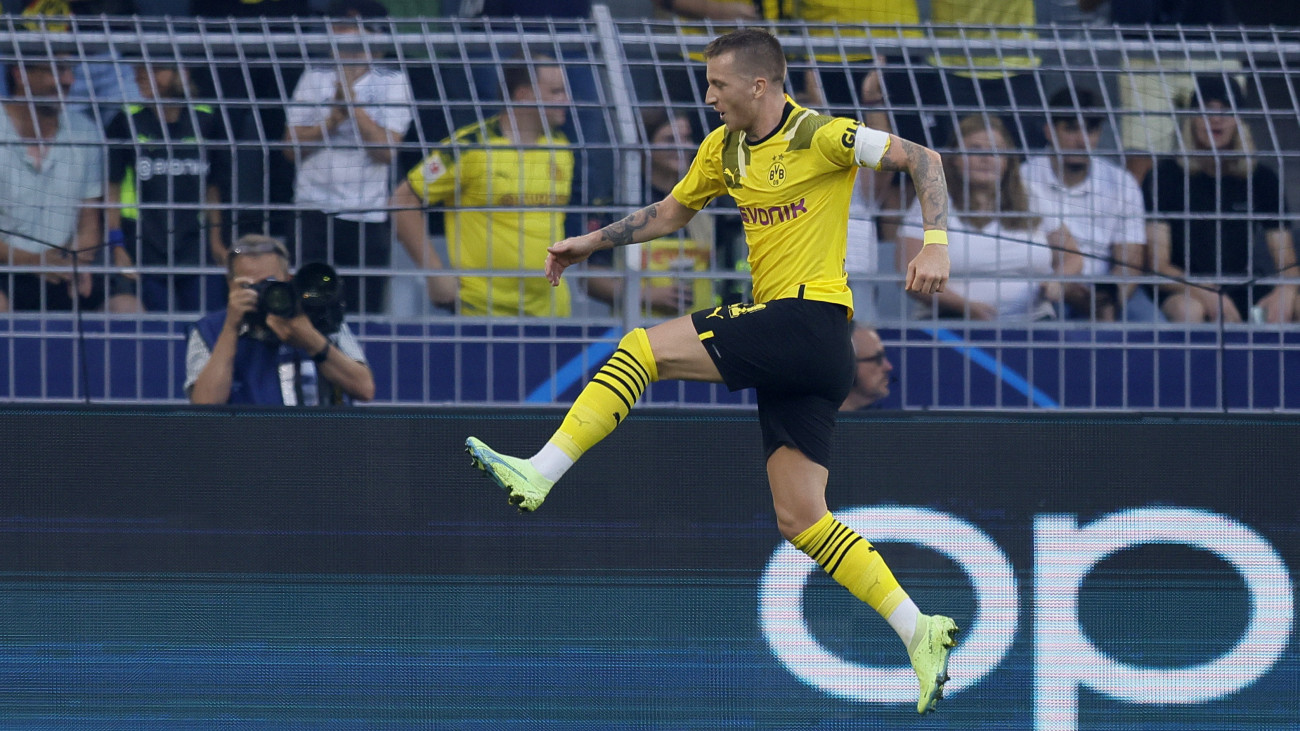 Marco Reus, a Borussia Dortmund játékosa ünnepli gólját a labdarúgó Bajnokok Ligája csoportkörében, a G csoport első fordulójában játszott Borussia Dortmund - FC Köbenhavn mérkőzésen Dortmundban 2022. szeptember 6-án.