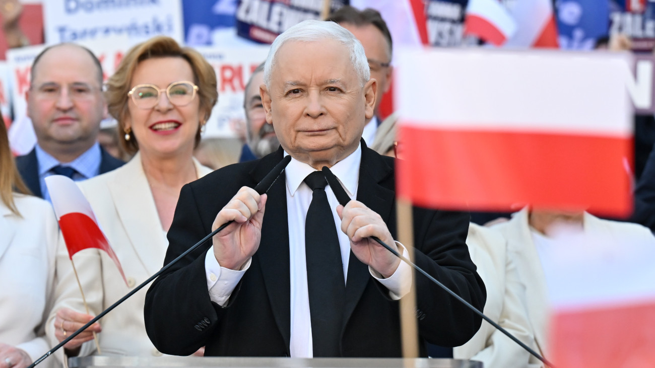 Kielce, 2024. május 2.Jaroslaw Kaczynski, a lengyel ellenzéki Jog és Igazságosság (PiS) párt elnöke a pártnak az európai parlamenti (EP-) választásra indított kampányát megnyitó rendezvényén Kielcében 2024. május 2-án. Az EP-választásokat június 6. és 9. között rendezik az Európai Unió tagállamaiban.