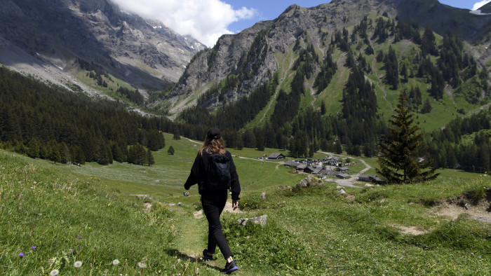 Kutyájukon próbáltak segíteni, helikopteres mentés lett a vége
