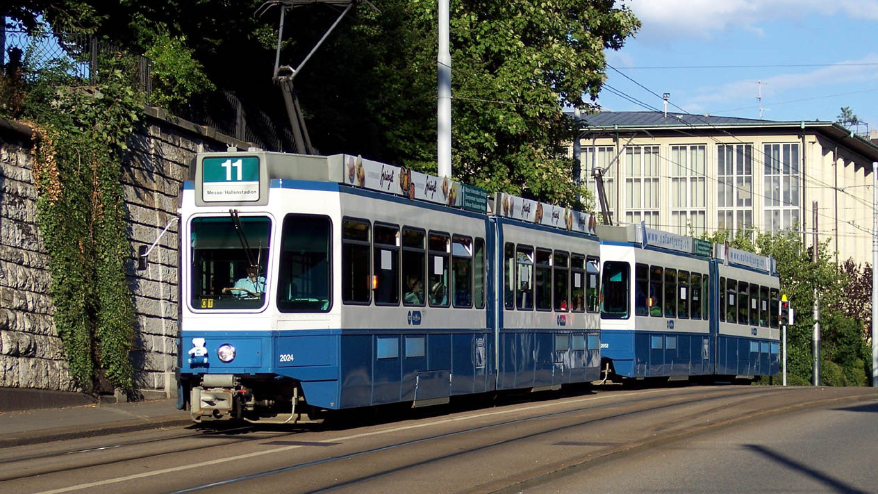 Villamos Zürichben. Forrás: Wikipédia