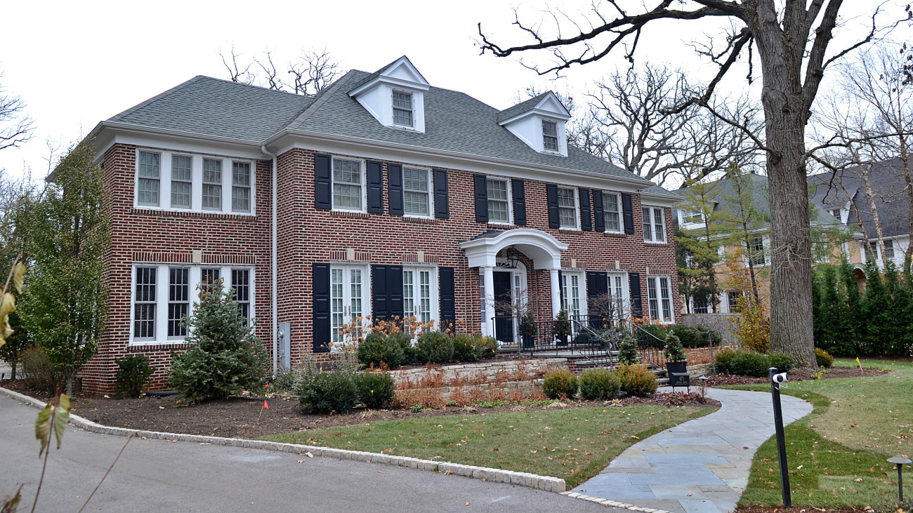 ILLINOIS, USA - DECEMBER 1: Home Alone house, located at 671 Lincoln Avenue in Winnetka, Illinois is seen on December 1, 2021. Airbnb is offering a one-night-only rental of the iconic Home Alone house in Winnetka, Illinois. Guests will be welcomed by actor Devin Ratray, who played Kevin McCallisters older brother Buzz. The home will be available to book starting on Dec. 7. (Photo by Jacek Boczarski/Anadolu Agency via Getty Images)
