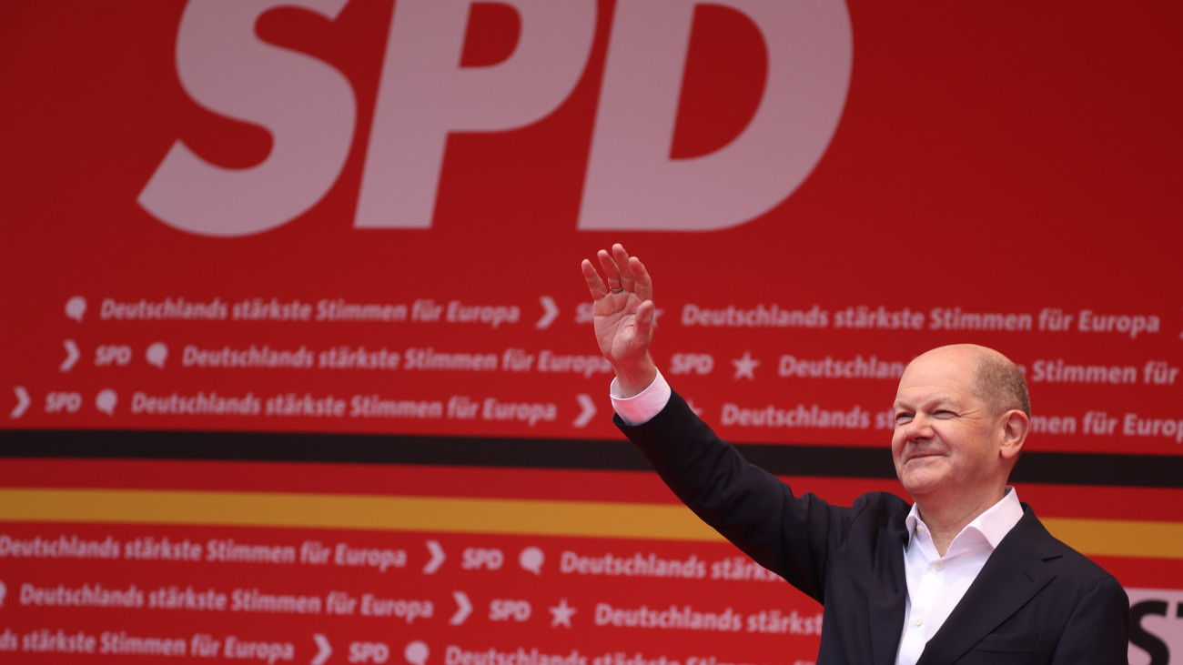 Olaf Scholz német kancellár pártja, a Német Szociáldemokrata Párt, az SPD európai parlamenti választásra indított kampányának hamburgi nyitógyűlésén 2024. április 27-én.